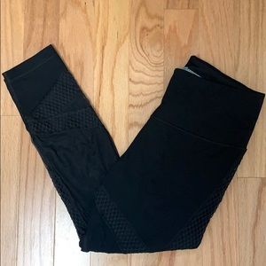 Victoria Sport Cropped Mesh Panel Leggings